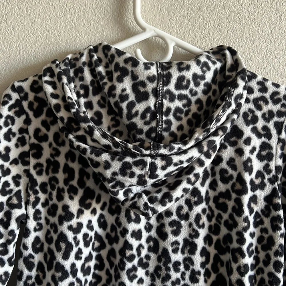 Free Press Womens Leopard Print Fleece Hooded Onesie Pajamas Medium White Black‎